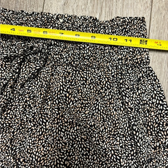 Abercrombie & Fitch High Waist Black and White Shorts - Picture 3 of 7